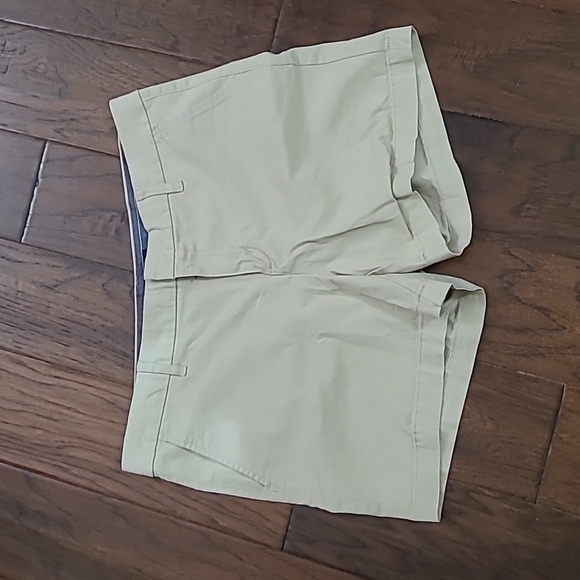 Tommy Hilfiger Classic Khaki Shorts size 10 - Picture 1 of 9